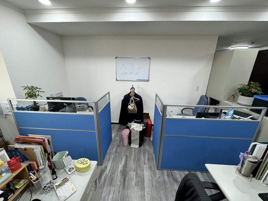 某百貨商場