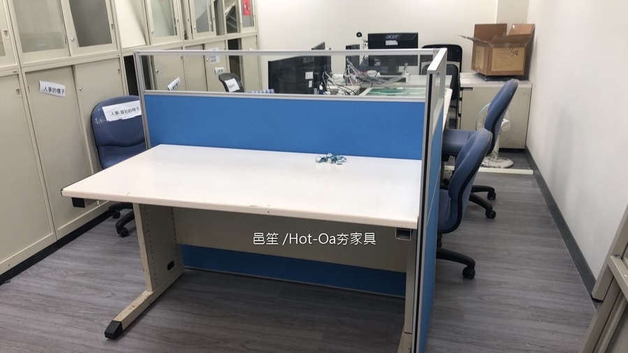 某百貨商場