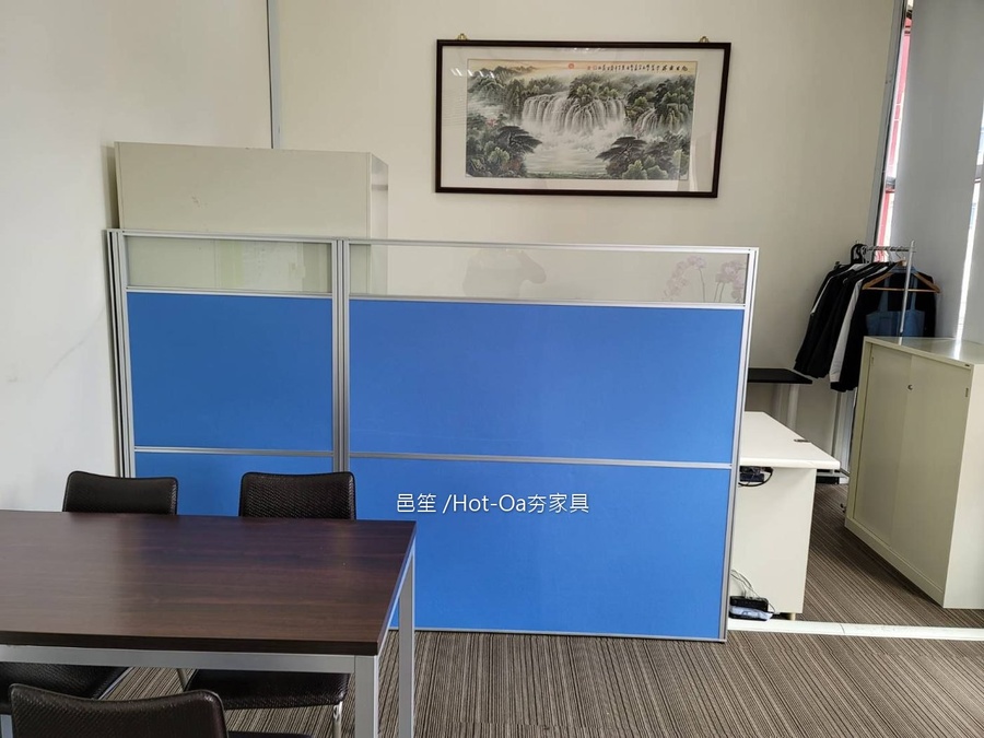 某百貨商場